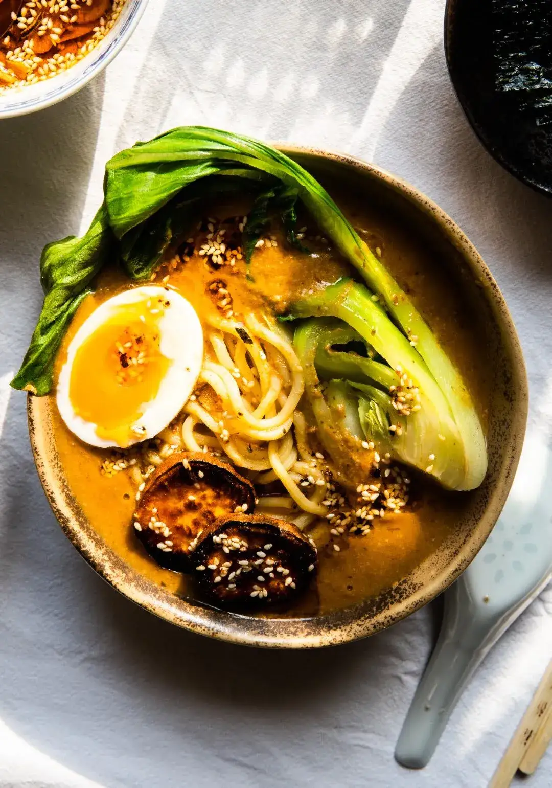 Zdjęcie Jak zrobić ramen wegetariański - prosty przepis na zdrowy posiłek