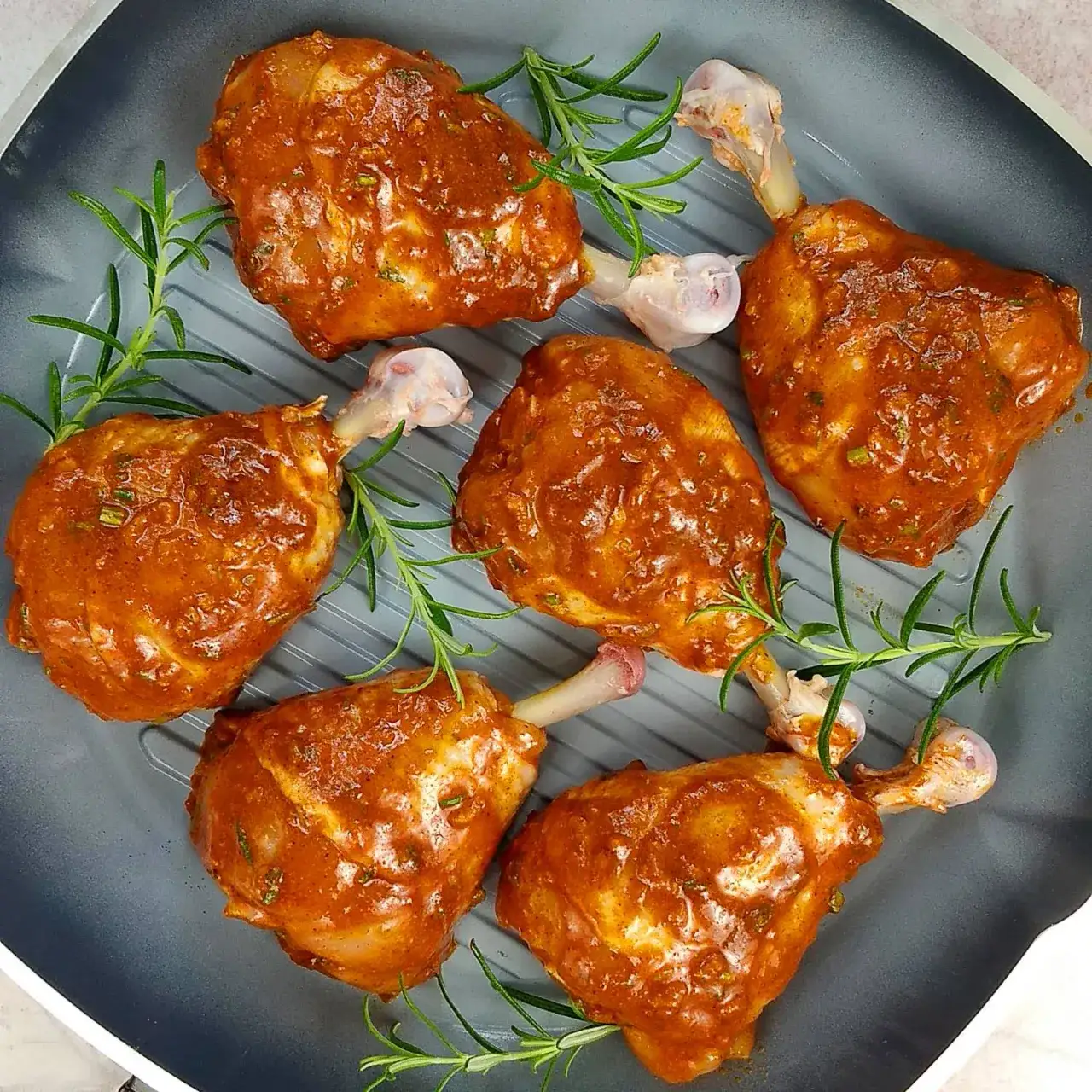 Zdjęcie Prosta marynata do kurczaka na grilla, która zachwyci Twoich gości