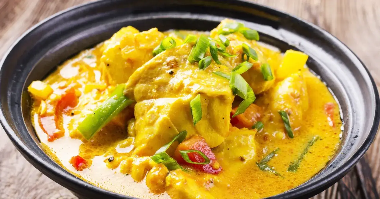 R&oacute;żne rodzaje curry z dodatkami