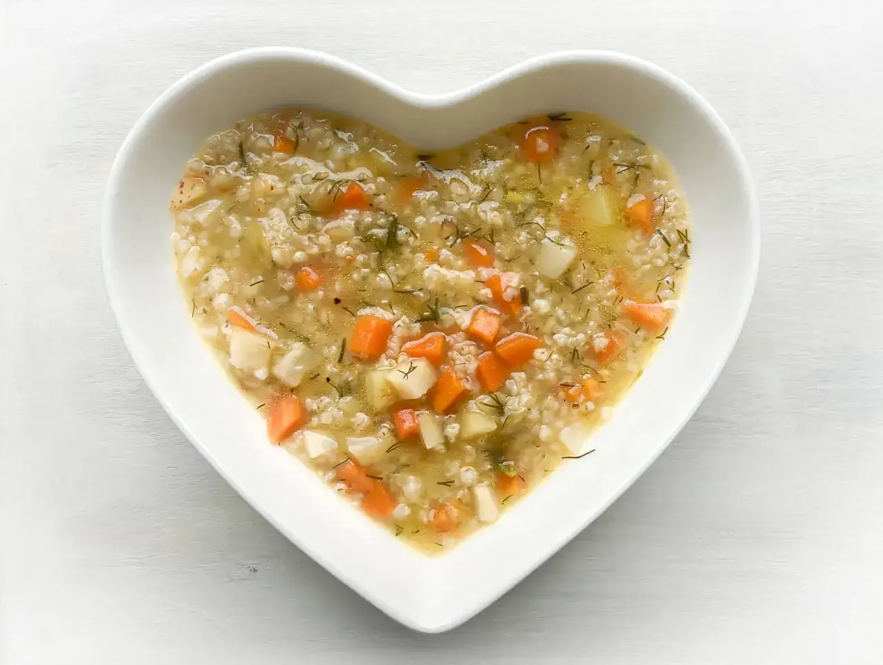 Gotowy krupnik z warzywami i kaszą