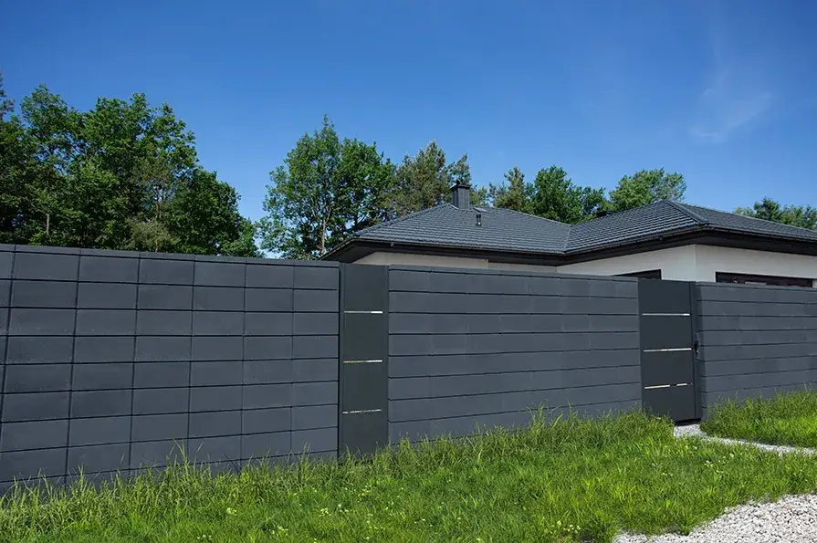 Koszty budowy ogrodzenia i jego element&oacute;w