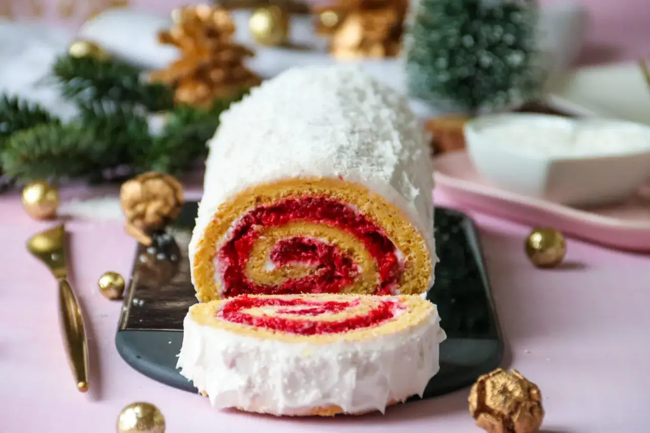 Bûche roulée aux fruits rouges légère
