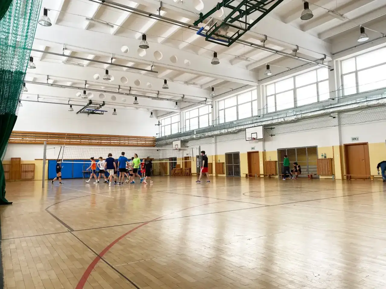 infrastruktura szkolna biblioteka laboratorium sala gimnastyczna