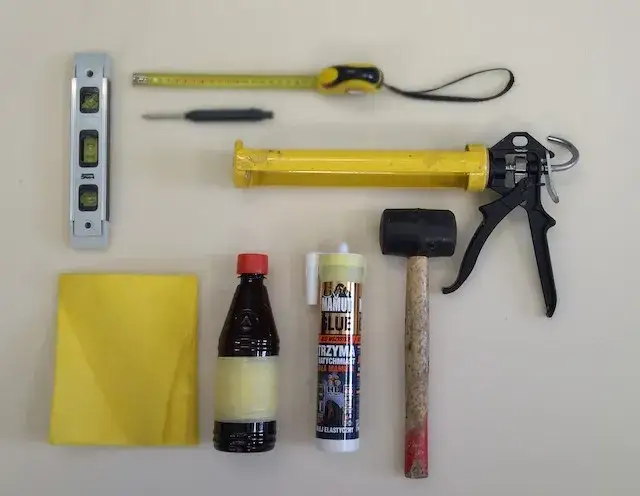 Narzędzia do montażu paneli tapicerowanych