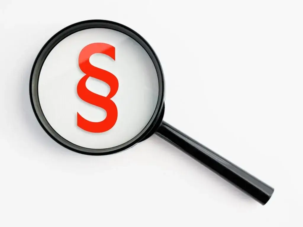 umowa kredytowa i lupa symbol analizy prawnej