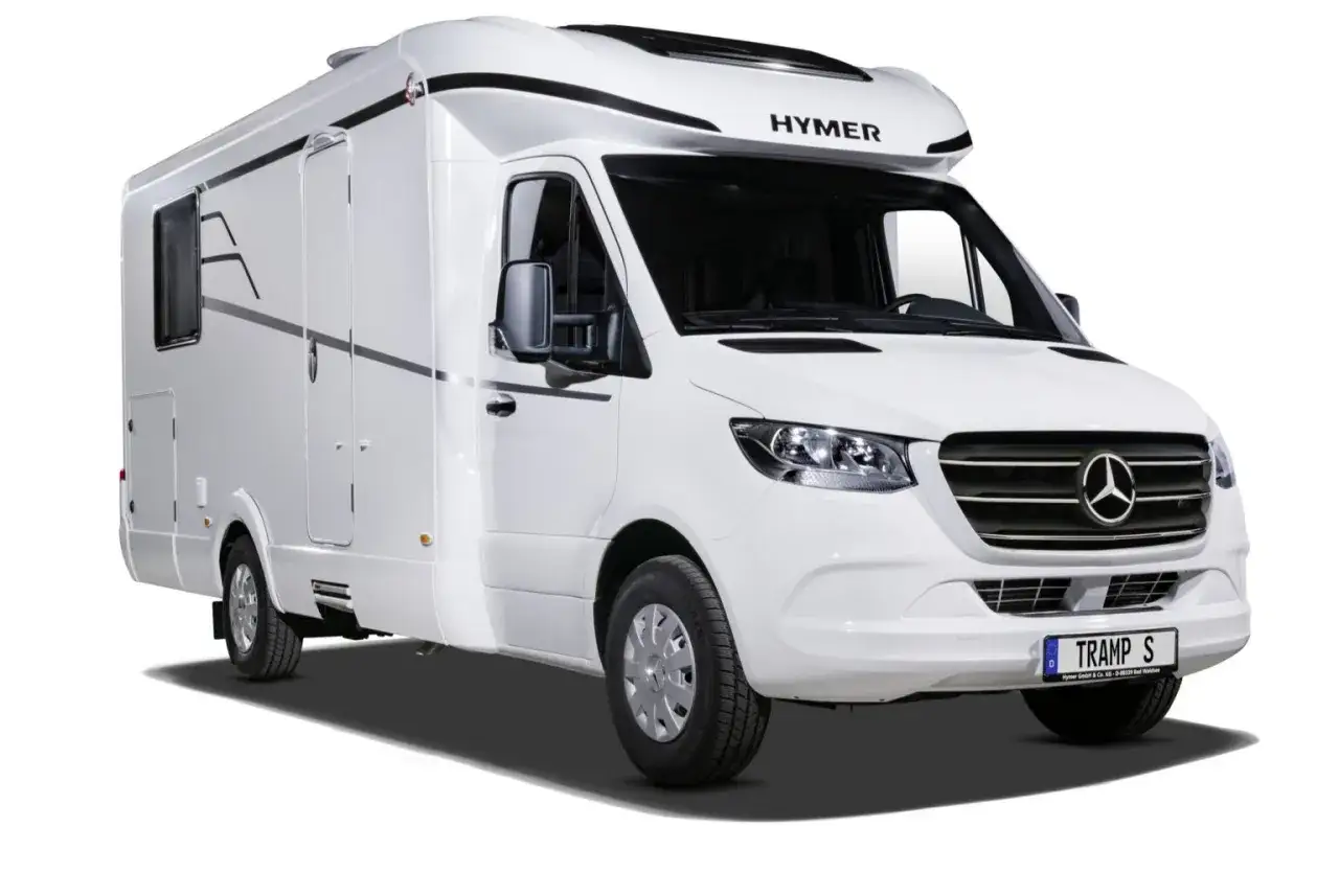 Biały kamper Hymer na podwoziu Mercedes-Benz, gotowy na przygody.