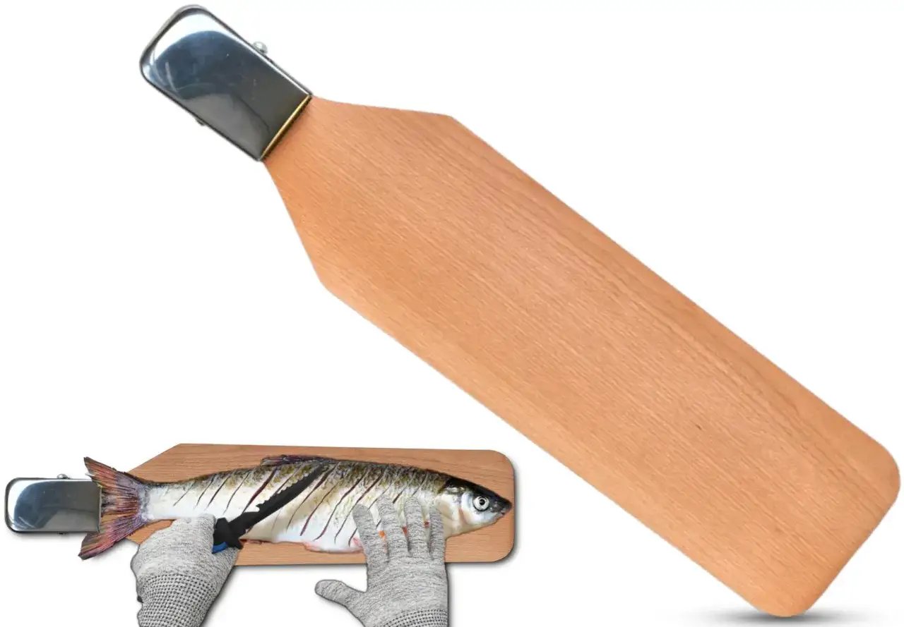 cały jesiotr na desce do krojenia, narzędzia do obr&oacute;bki ryb