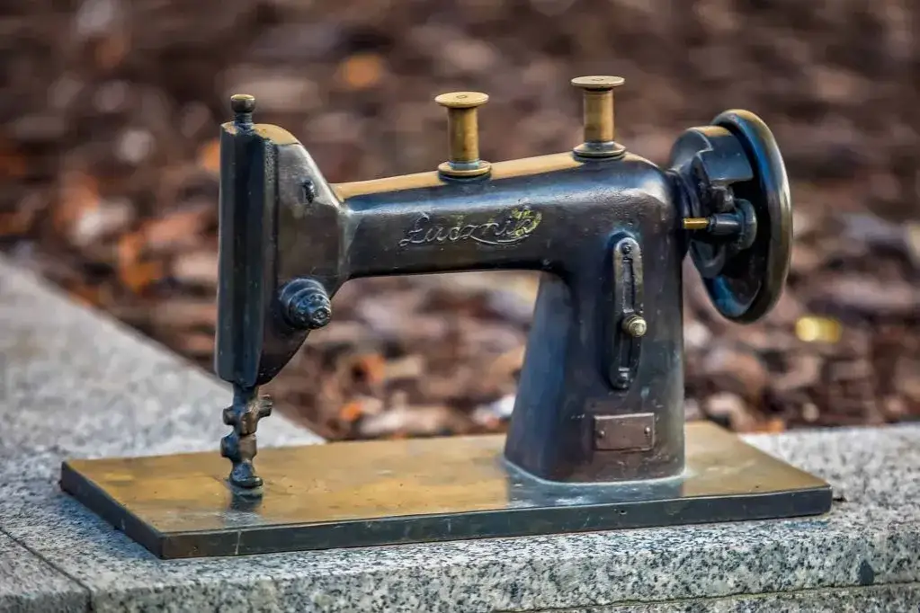 Radom Szlak Symboli Przemysłu rzeźba maszyny do szycia