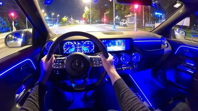 Mercedes-AMG GLA wnętrze kokpit MBUX