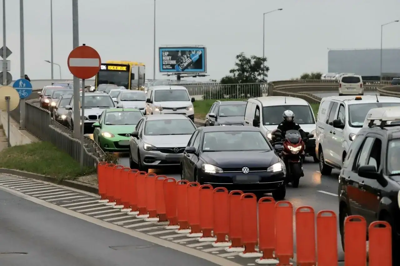 korki uliczne we Wrocławiu w godzinach szczytu