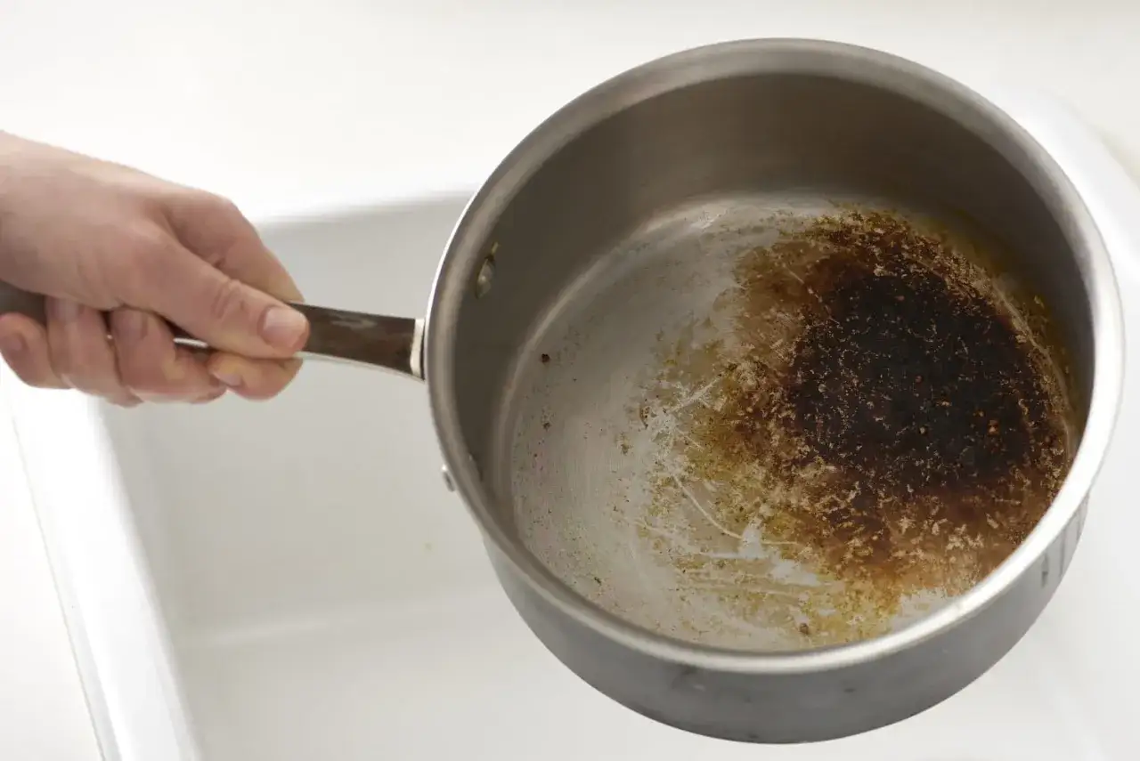 Zdjęcie Jak uratować przypaloną zupę? Skuteczne sposoby na ratunek w kuchni