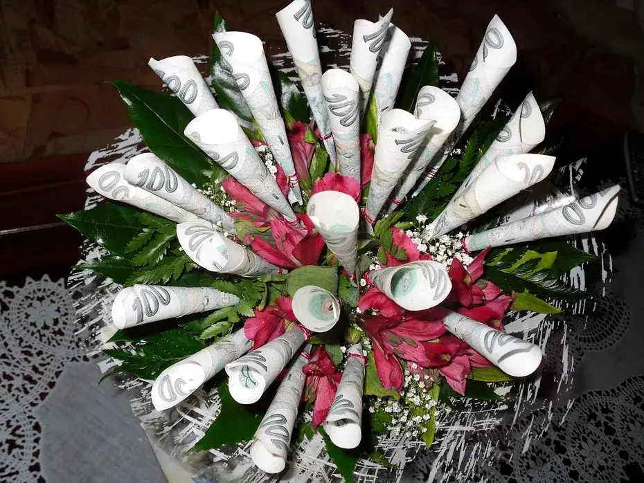 bukiet z banknotów ślub