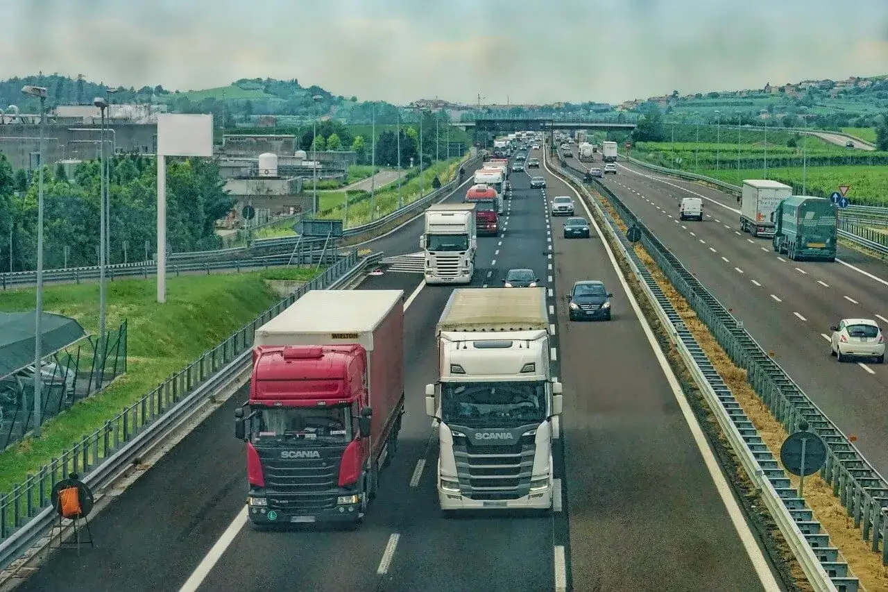 Różnice między drogą ekspresową dwujezdniową a jednojezdniową