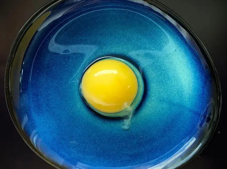 Zdjęcie Oczyszczanie jajkiem czy to grzech? Odkryj prawdę i naukę Kościoła