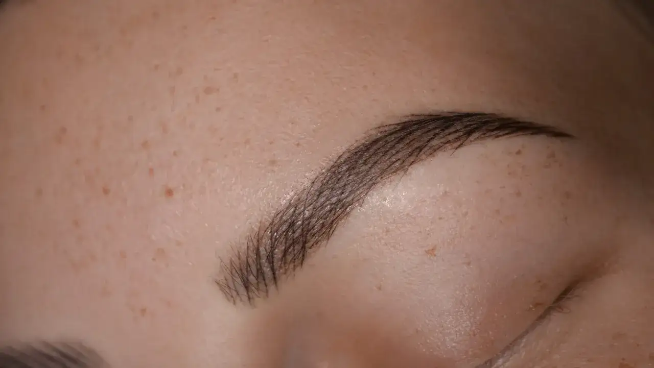 makijaż permanentny brwi alopecia