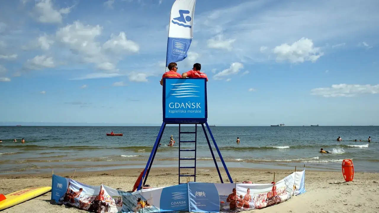 Kolory flag na kąpielisku morskim