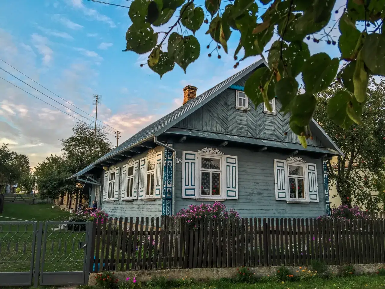 Kraina Otwartych Okiennic drewniane domy