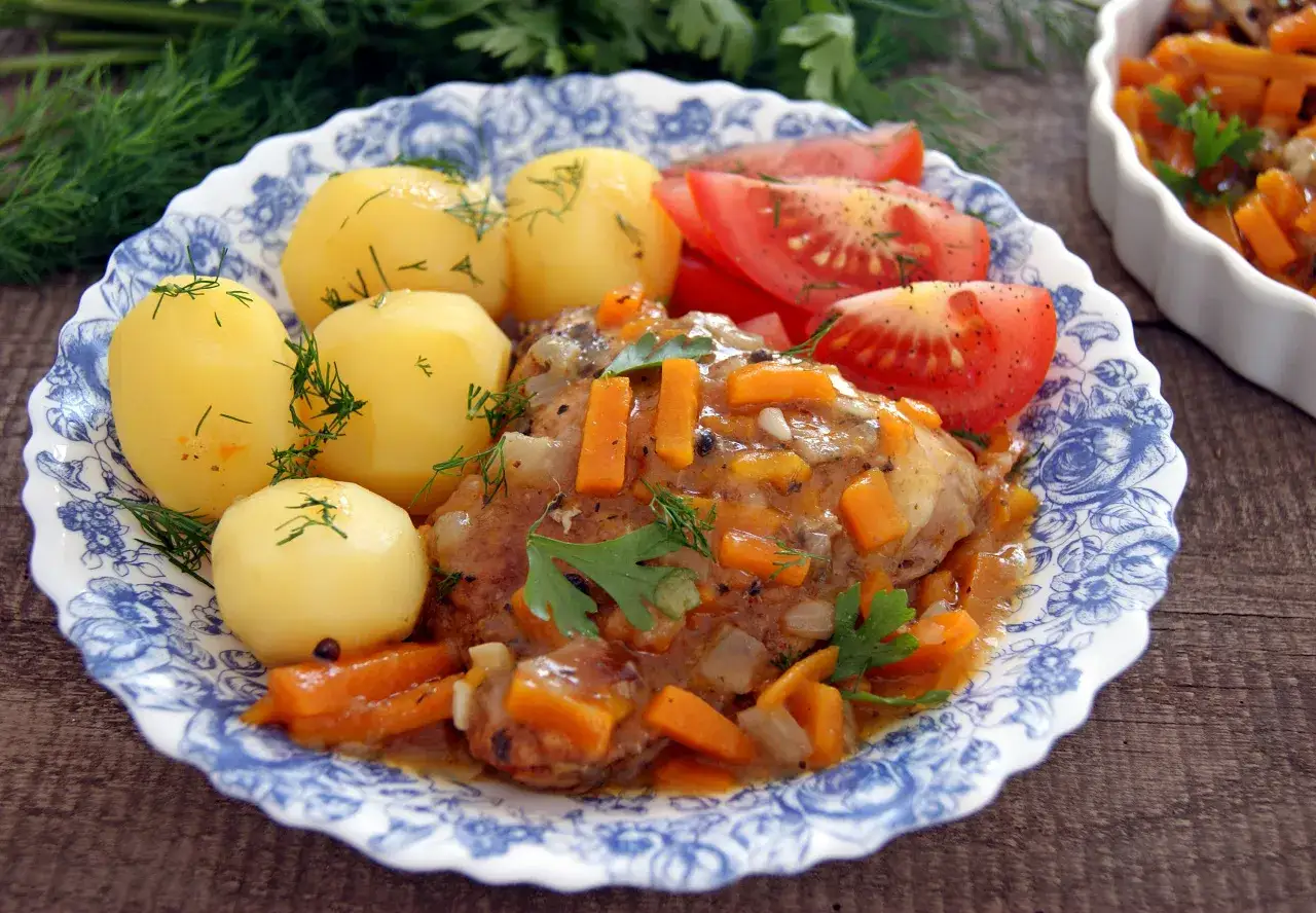 Zdjęcie Jak długo dusić udka z kurczaka, by były soczyste i aromatyczne?