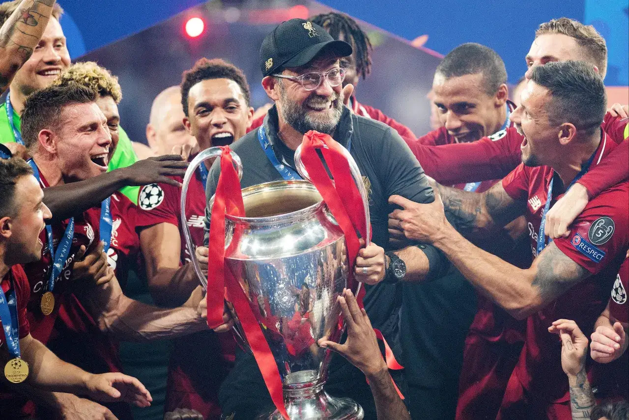 Jurgen Klopp lifting Champions League trophy