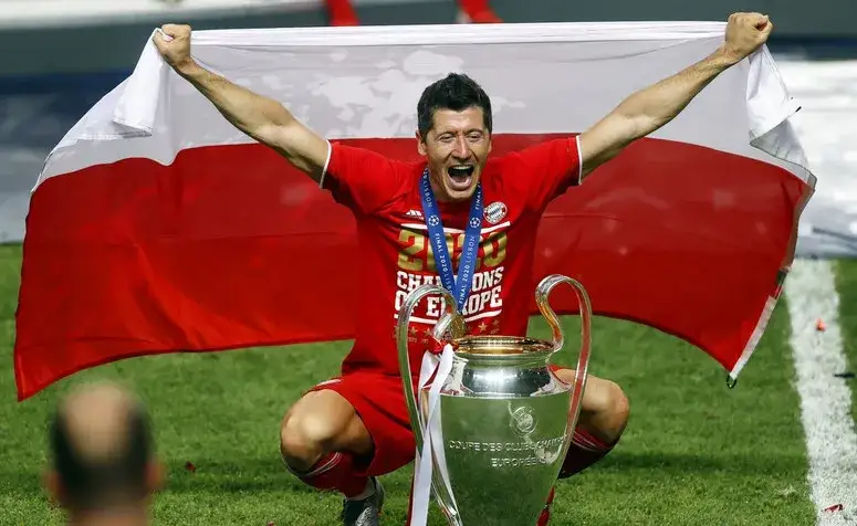 Robert Lewandowski Bayern potr&oacute;jna korona 2020