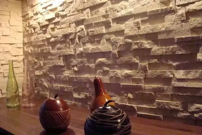 r&oacute;żne rodzaje płytek ceglanych dekoracyjnych na ścianę