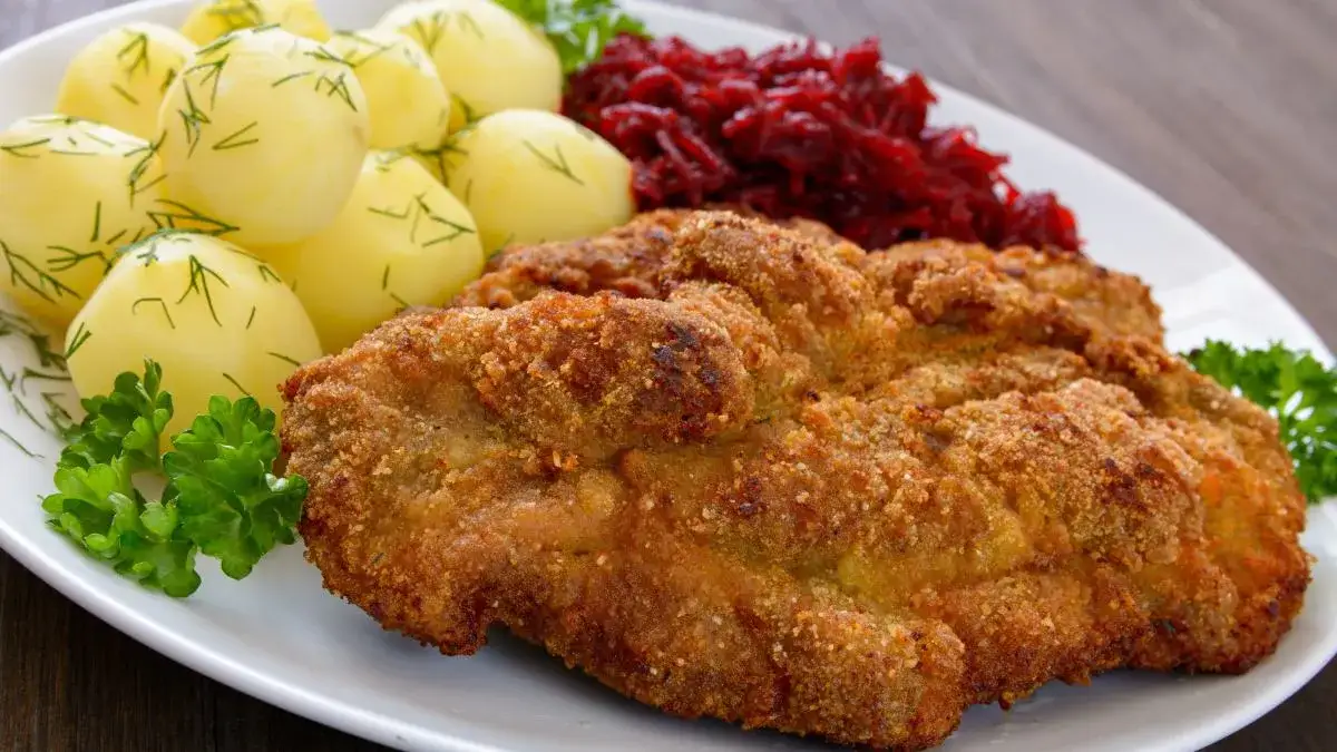 kotlet schabowy smażony i pieczony por&oacute;wnanie