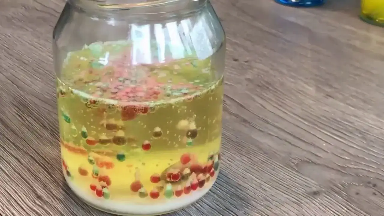 Zdjęcie Eksperymenty z sodą: Proste, bezpieczne i fascynujące domowe doświadczenia