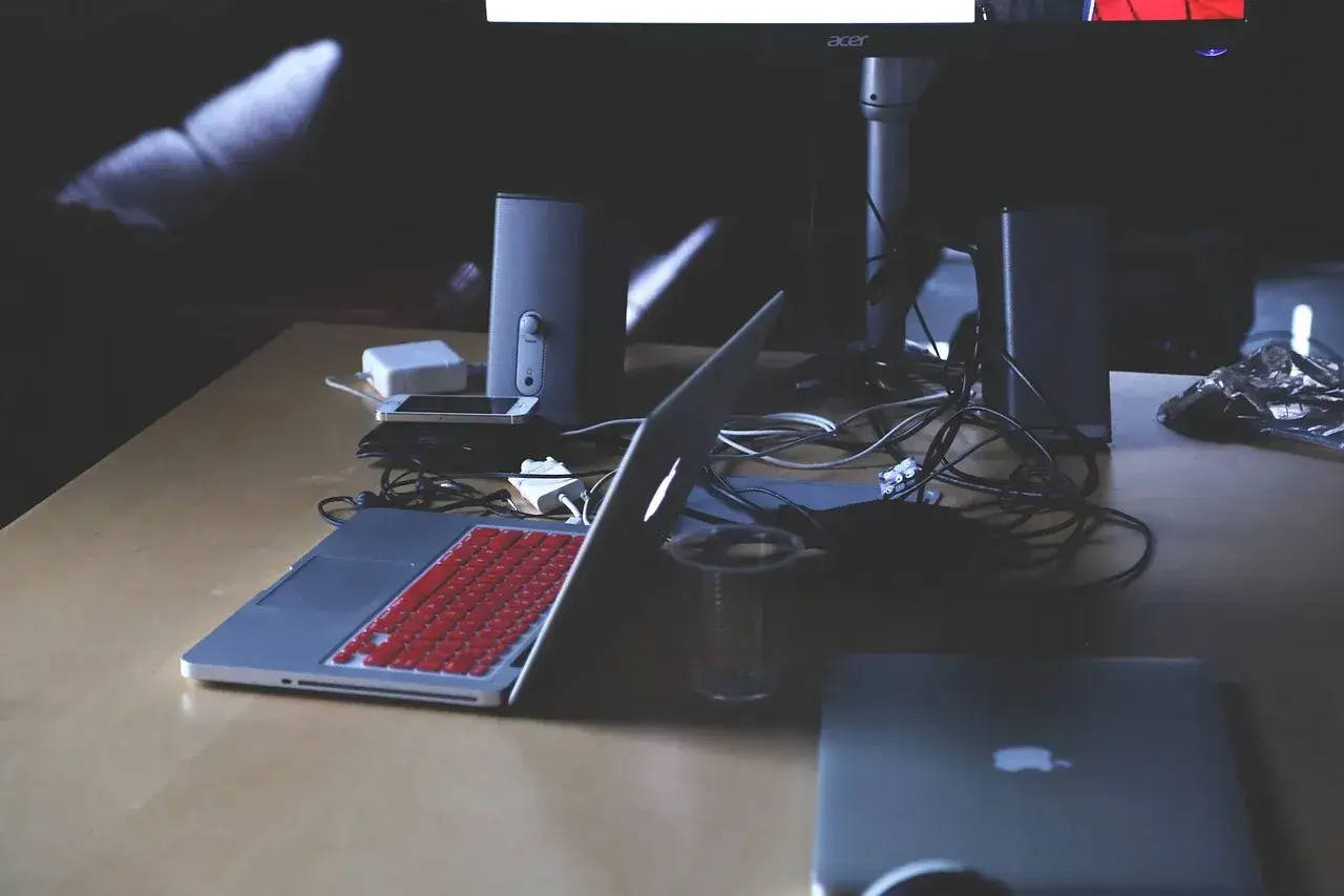 Laptop do nauki zdalnej, komputer stacjonarny do e-learningu, Chromebook dla ucznia