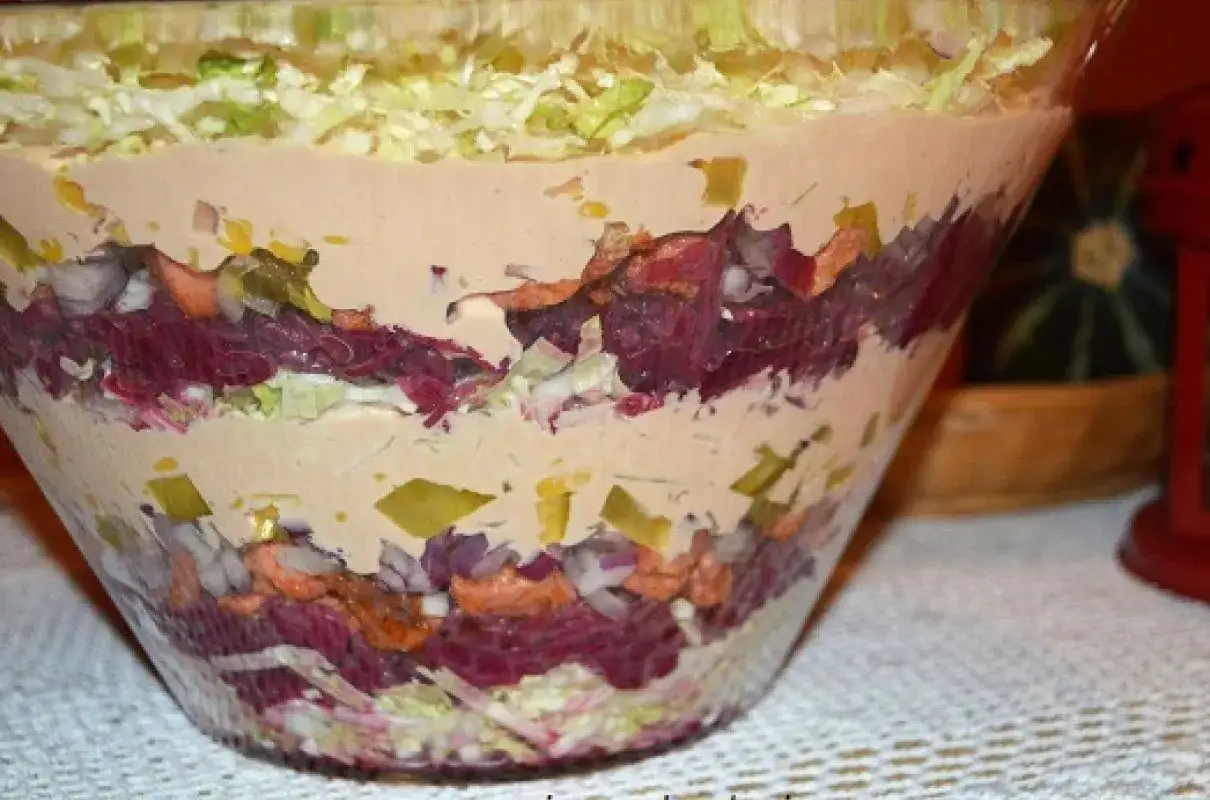 sałatka gyros warstwowa chrupiąca kapusta