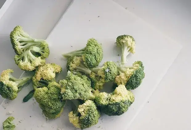 jak rozpoznać świeży brokuł