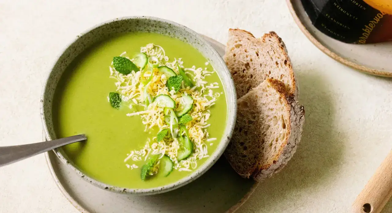 soupe de petits pois toppings