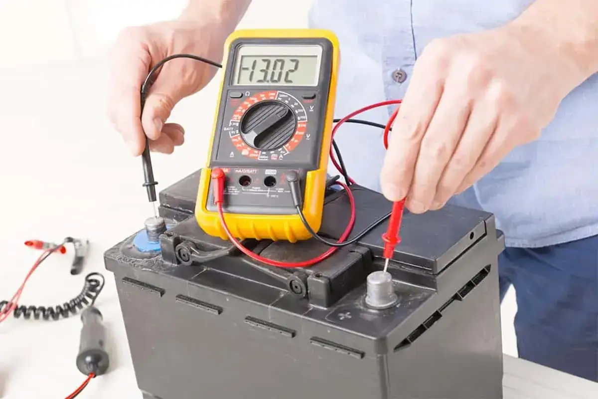 uszkodzony akumulator przeładowanie