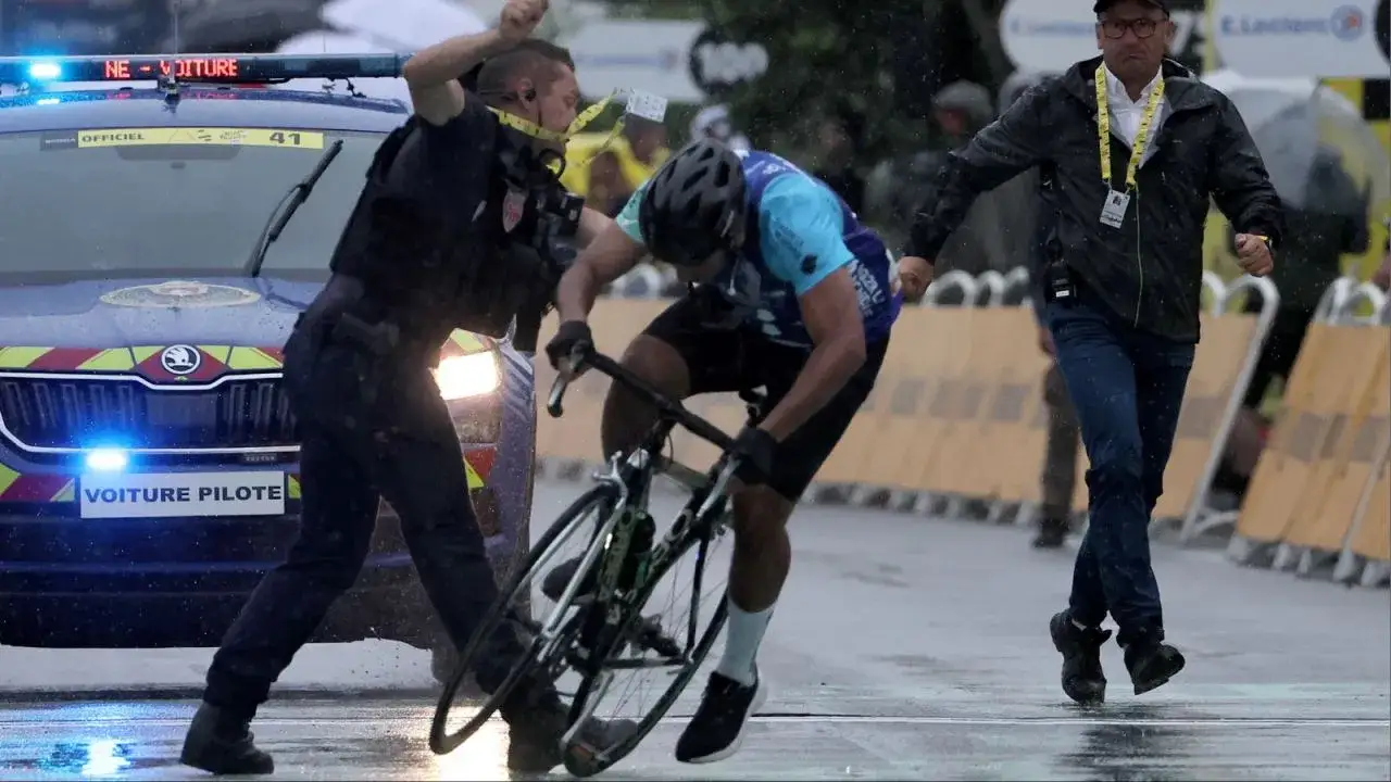 Zdjęcie Jak policja francuska chroni kolarzy w wyścigach? Tajniki