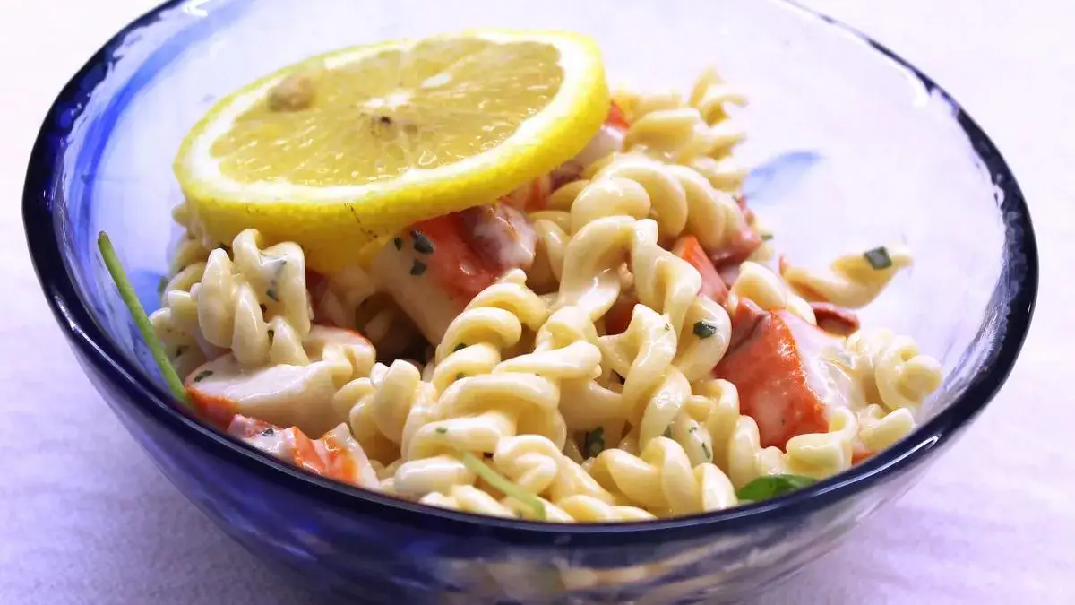 Zdjęcie Recette de salade de pâtes au surimi : facile et rapide à préparer