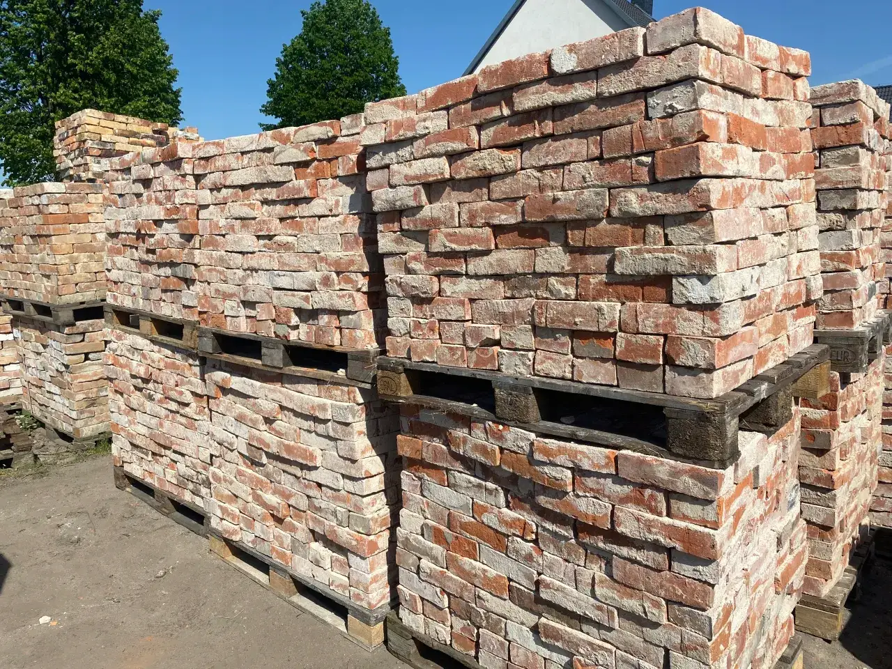 Zdjęcie Ile kosztuje cegła? Ceny cegieł w Polsce i ich rodzaje, które zaskakują