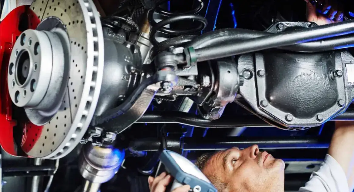 Zdjęcie Objawy uszkodzonej maglownicy w E60 – jak rozpoznać problem?