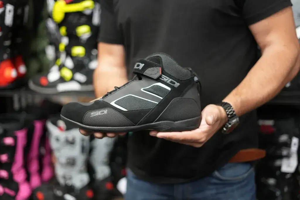 Zdjęcie Jakie buty motocyklowe do turystyki zapewniają bezpieczeństwo i komfort?