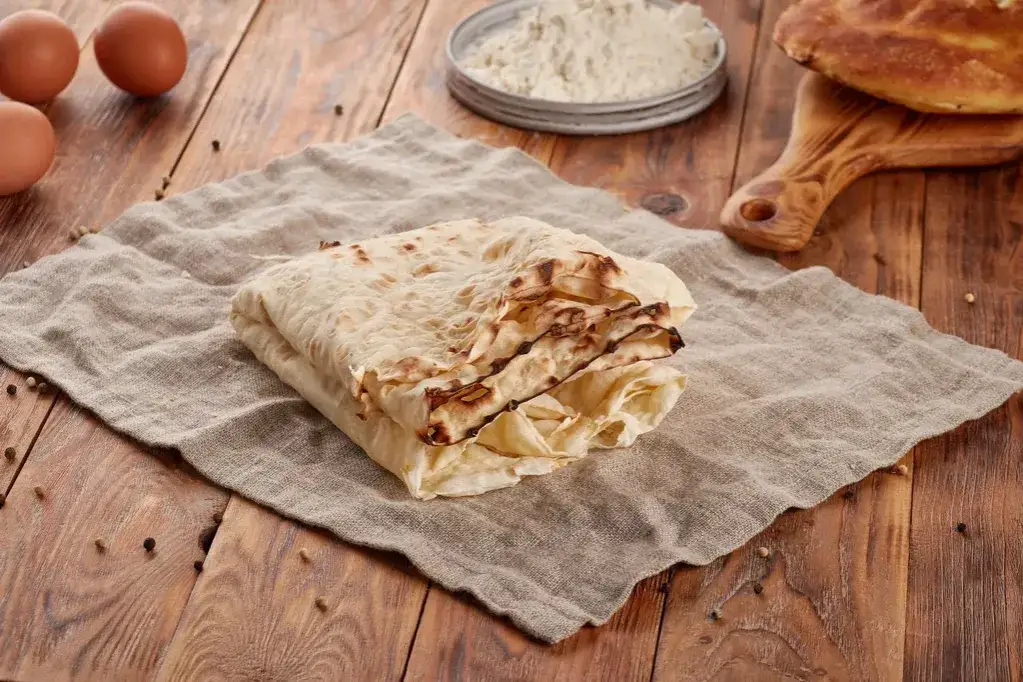 Zdjęcie Czym jest lawasz kebab? Poznaj jego smak i tradycję kulinarną