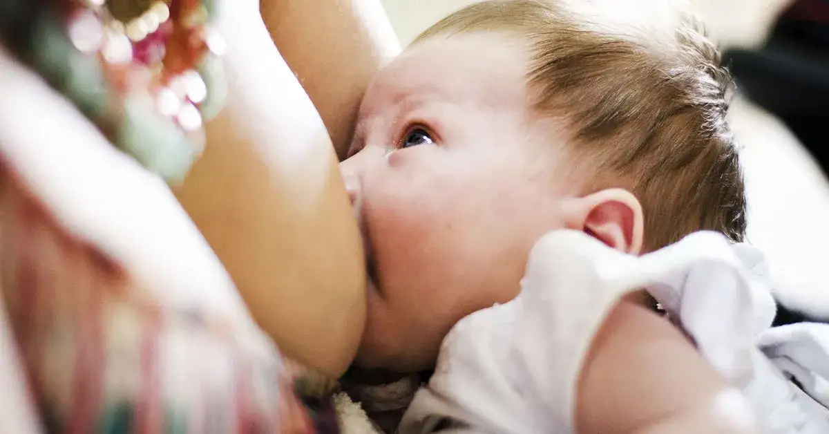 Zdjęcie Jak naturalnie zwiększyć ilość pokarmu w piersiach – skuteczne metody i porady