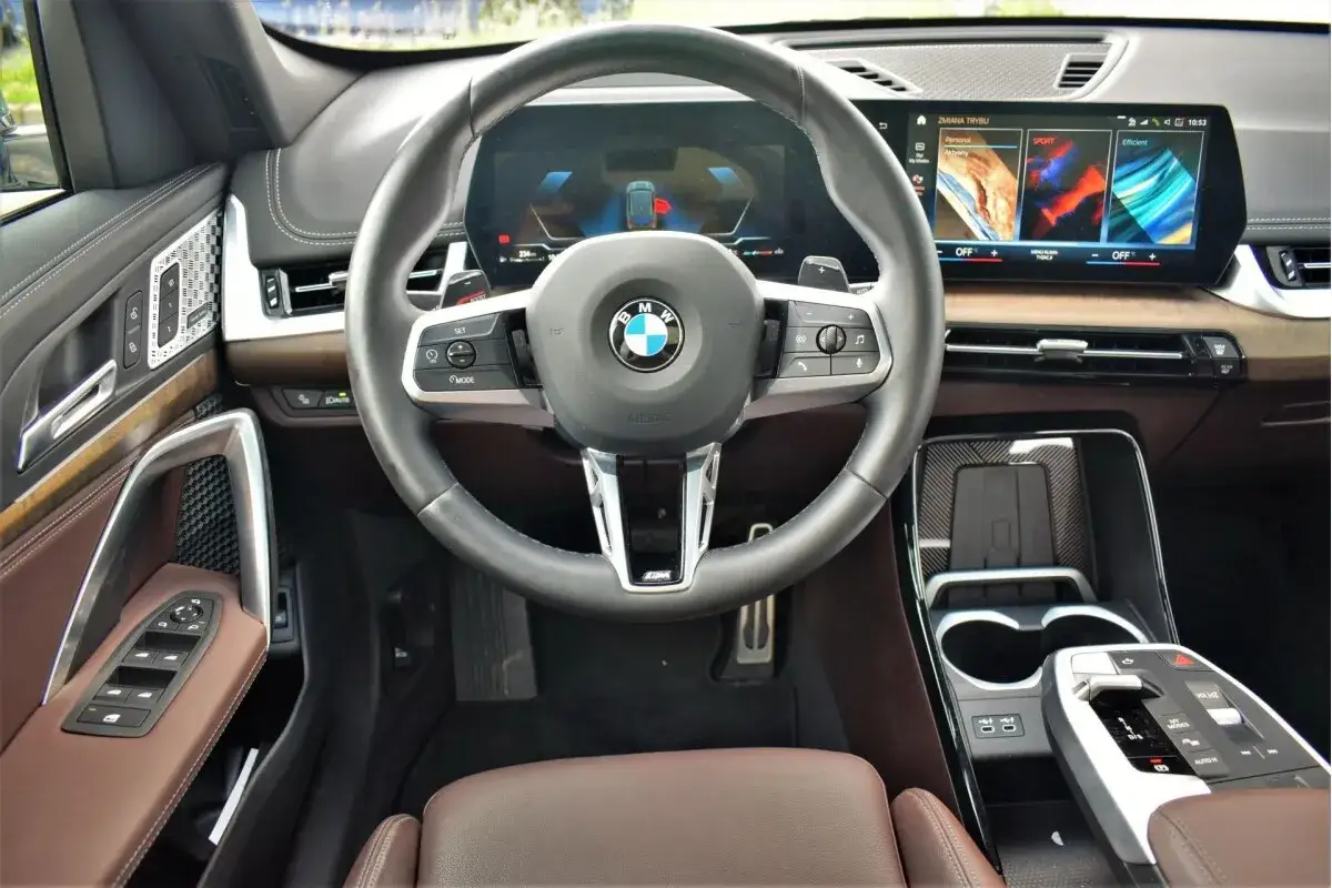 BMW X1 U11 wnętrze pakiety wyposażenia