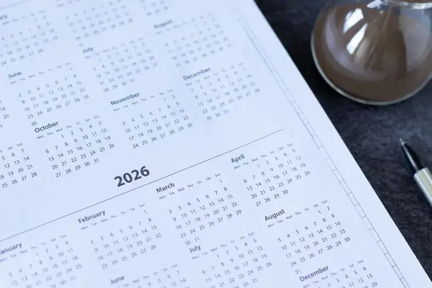 kalendarz z zaznaczonymi 30 dniami i znak zapytania