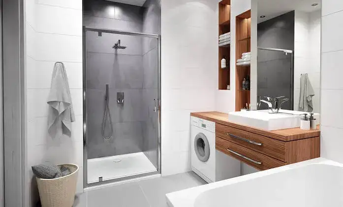 mała łazienka z meblami wiszącymi, sprytne rozwiązania