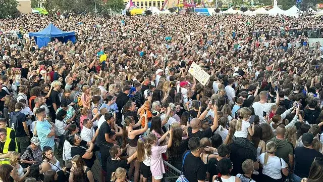 koncert Skolima publiczność scena