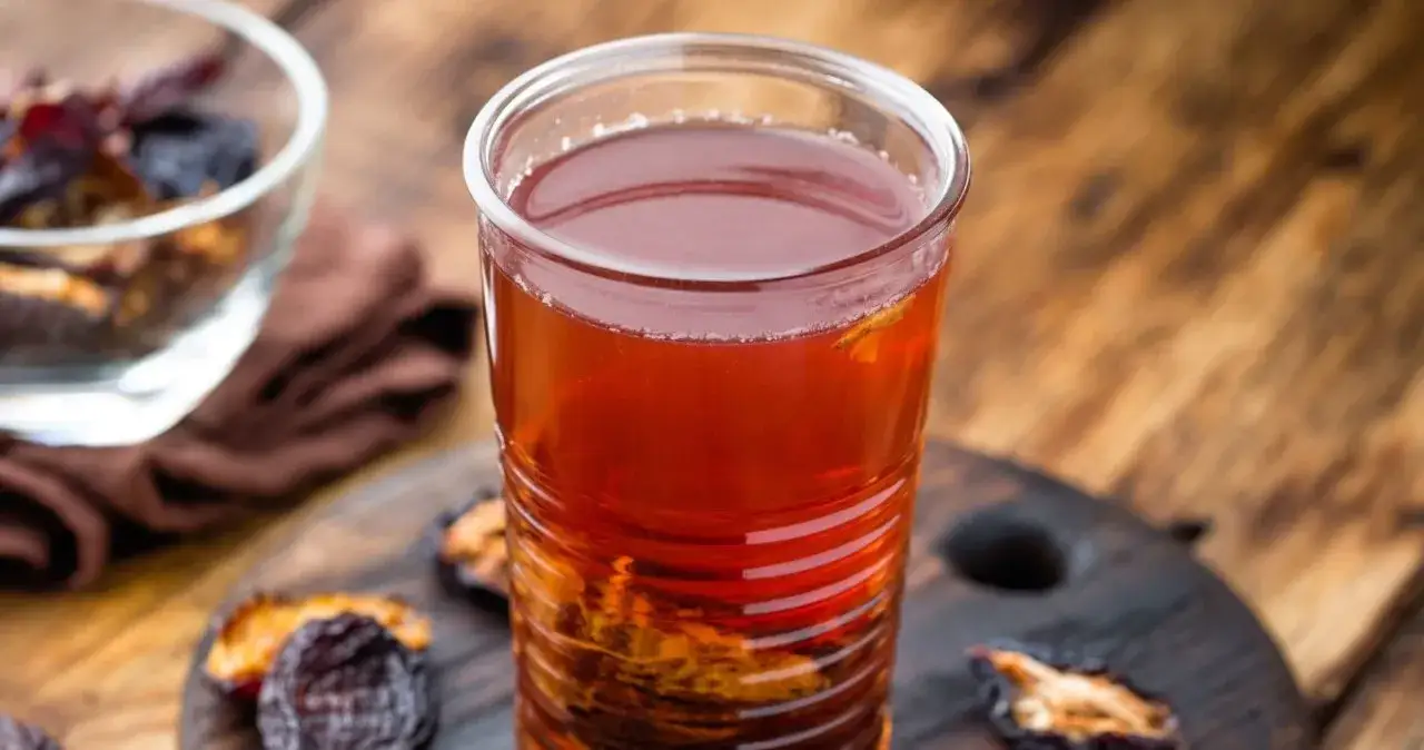 nap&oacute;j z suszonych śliwek przepis składniki