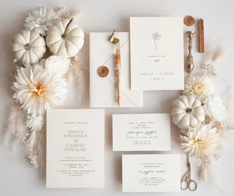 eleganckie zaproszenie ślubne flat lay