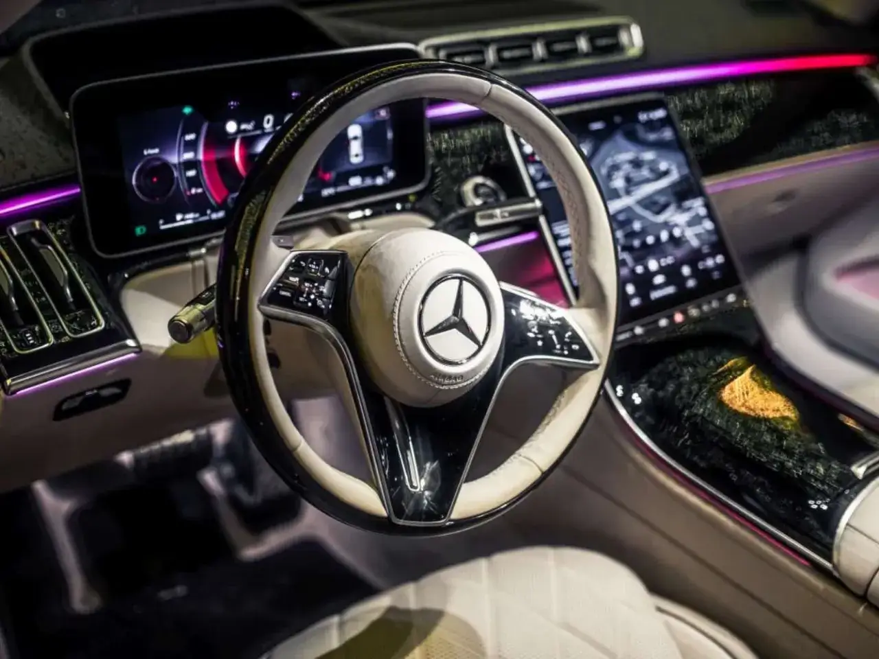 Zdjęcie Najnowszy mercedes s klasa: luksus, technologia i osiągi, które zachwycają