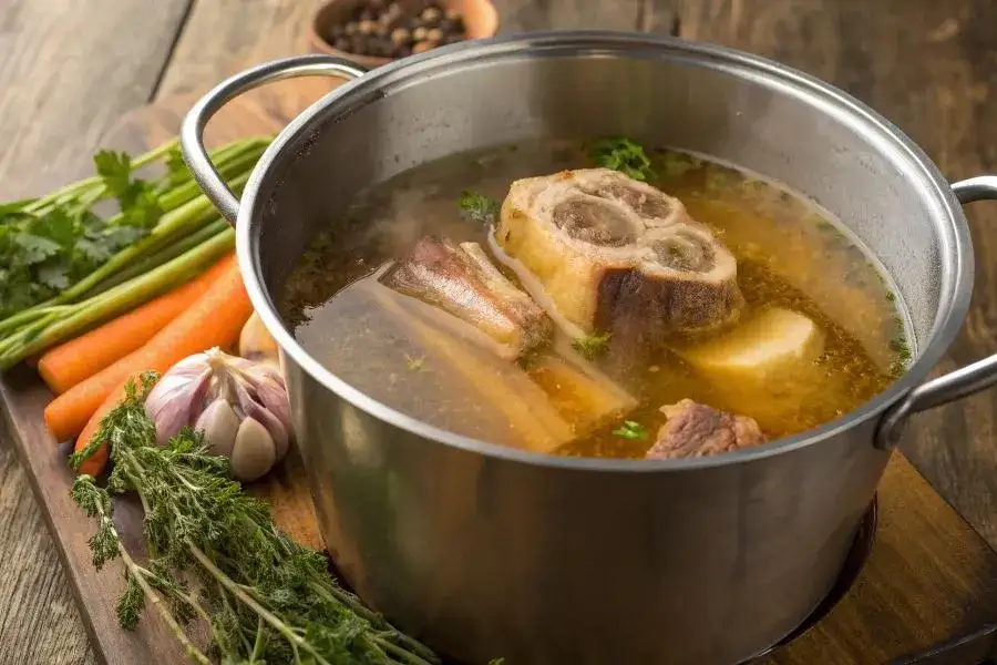 r&oacute;żne rodzaje kości na zupę