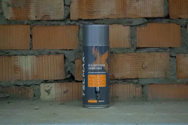 Zdjęcie Czym chłodzić wiertło, aby uniknąć przegrzania i uszkodzeń?