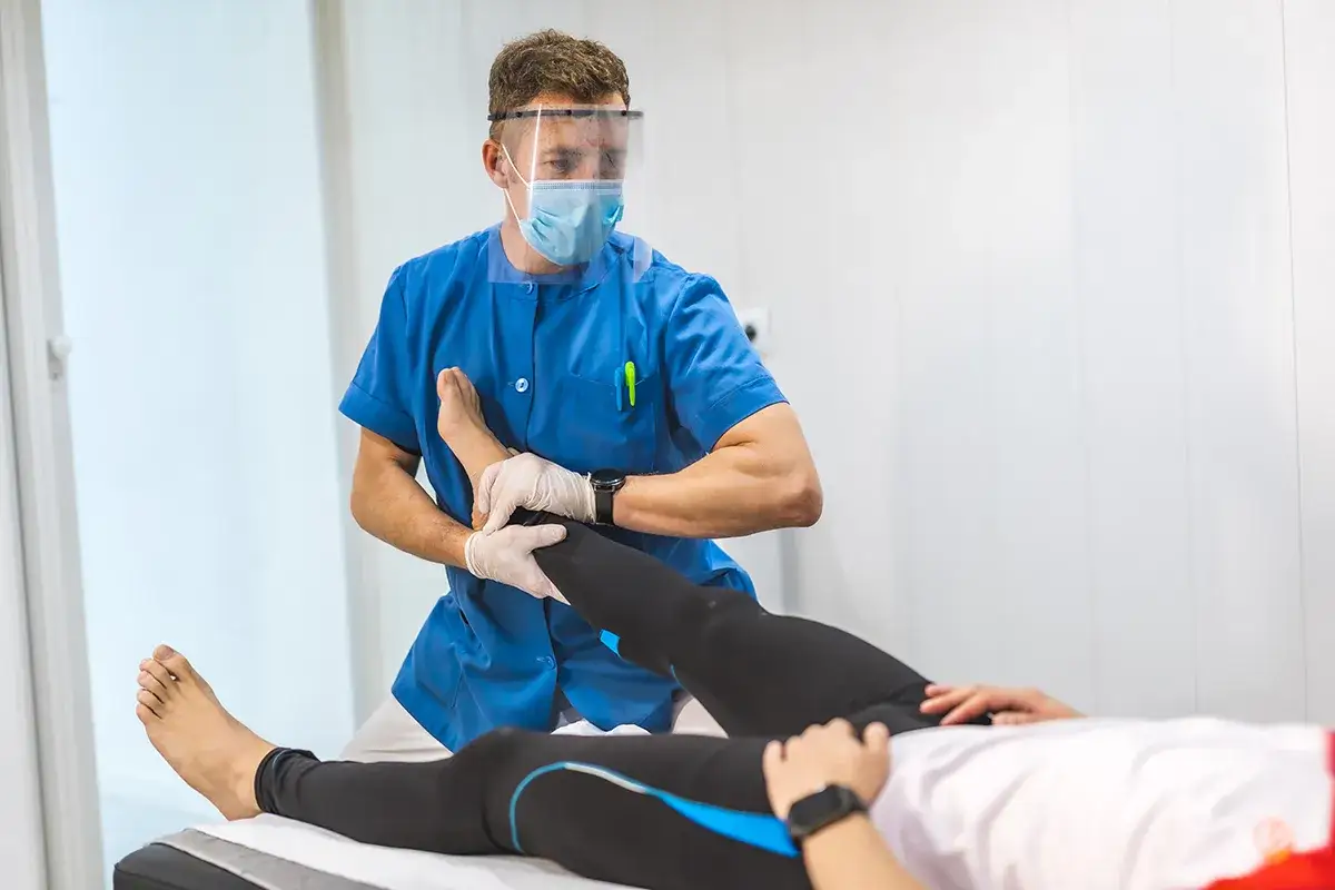 Fizjoterapeuta w pracy metody leczenia