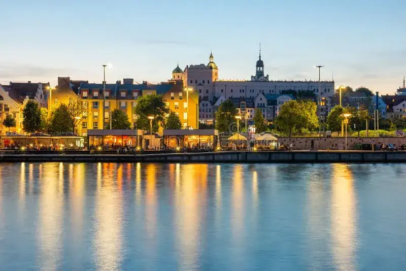 Panorama Szczecina z widokiem na Odrę, wyspy i mosty
